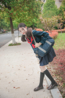 免费播放人妖片
